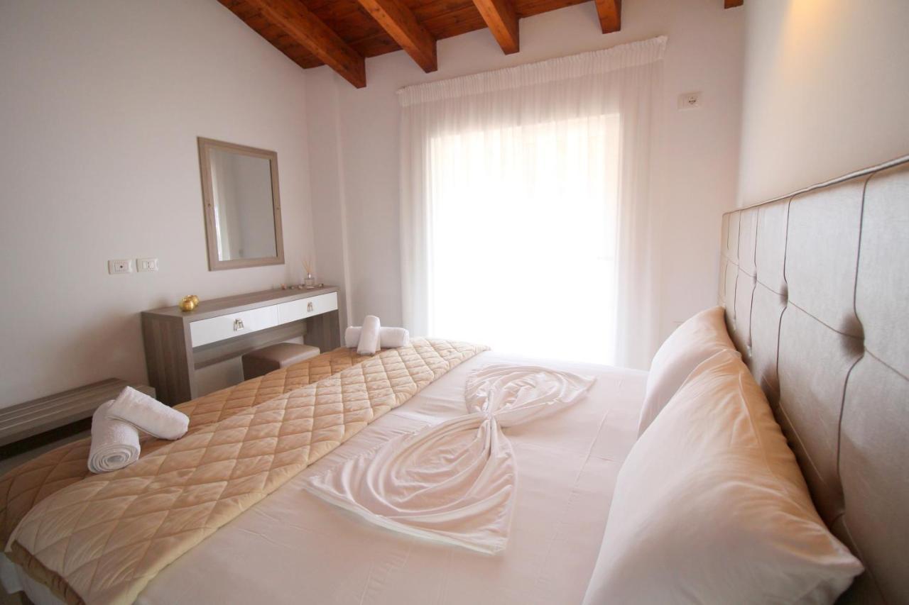 Atlantis Apartments Sarandë エクステリア 写真