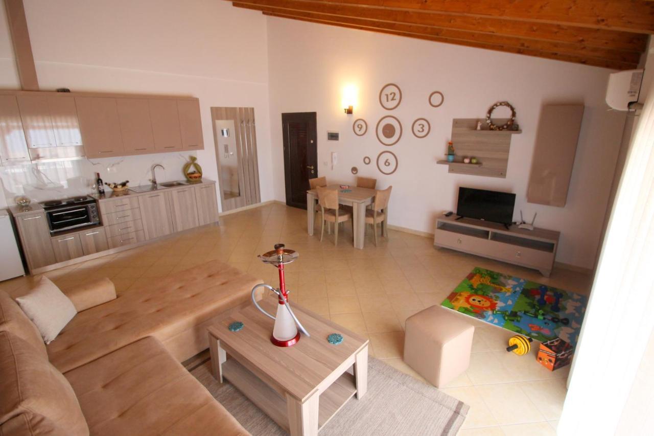 Atlantis Apartments Sarandë エクステリア 写真